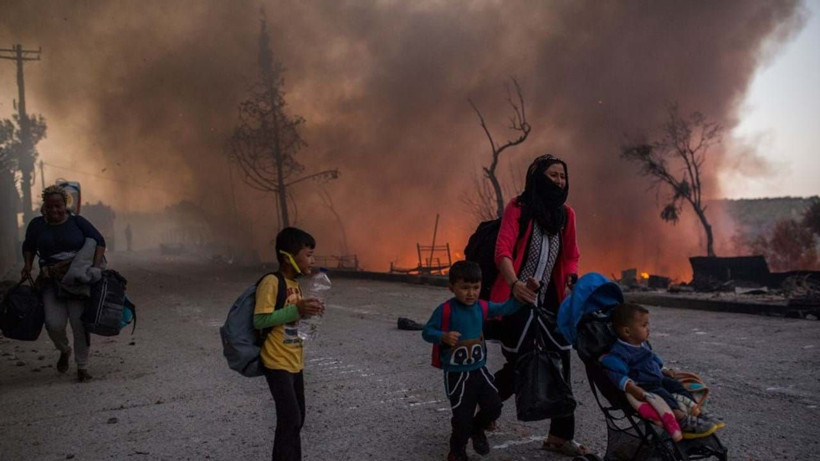 Korona isyanı çıktı! 13 bin mülteci isyan edip Moria Kampı'nı ateşe verdi Covid-19 hastaları kaçtı - Resim: 3