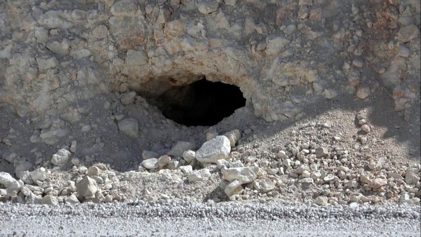 Van'da yol yaparken ortaya çıktı Urartular'a ait 2 kaya mezarı bulundu - Resim: 3