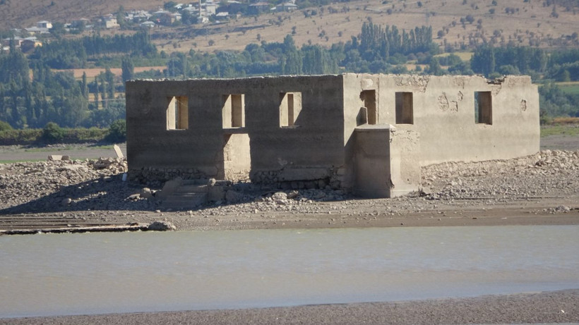 Sivas'ta 30 yıl aradan sonra ortaya çıktı! Sular altında kalmıştı - Resim: 2