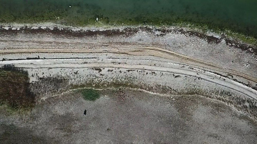 İstanbul Büyükçekmece Gölü'nde şaşırtan manzara! 1500 yıllık hat ortaya çıktı - Resim: 3
