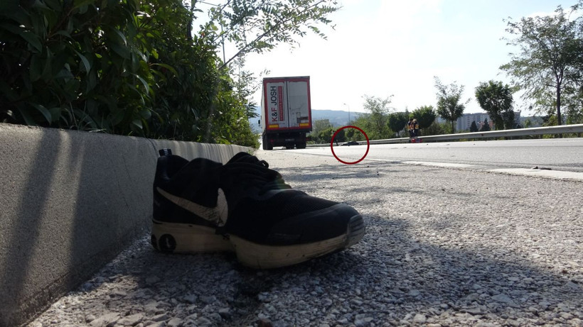 Çanakkale'de üniversite öğrencisi TIR'ın altında kalarak öldü eşyaları etrafa fırladı - Resim: 3