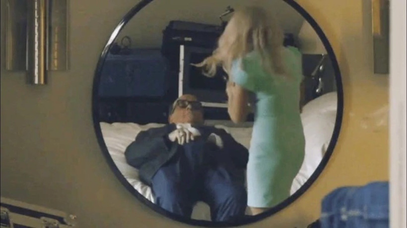 Trump'ın avukatı Rudy Giuliani’nin otel odasındaki iğrenç görüntüleri ifşa oldu! - Resim: 1