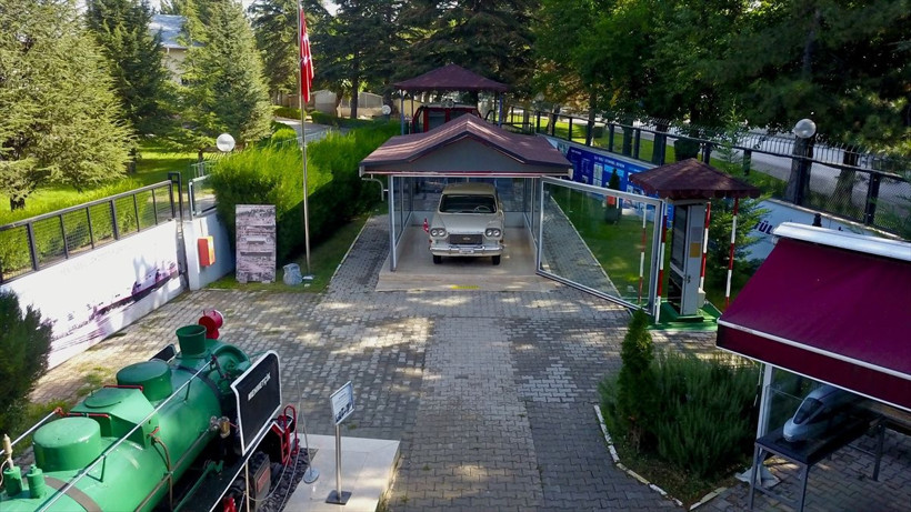 Türkiye'nin ilk göz ağrısı! Farları ayakla açılıyor güvenlik gerekçesiyle benzin konulmuyor - Resim: 2