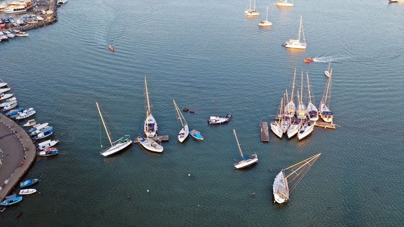 Seferihisar'da deprem sonrası taşan deniz bugün çekildi kimileri denizde yürüdü - Resim: 4