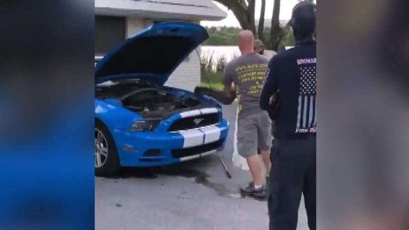 ABD’de lüks aracın kaputundan 3 metrelik dev piton çıktı - Resim: 4