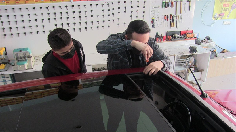 Kahramanmaraş'ta 7 bin liraya satın aldığı hurda aracı yenileyip 70 bin liraya sattı - Resim: 2