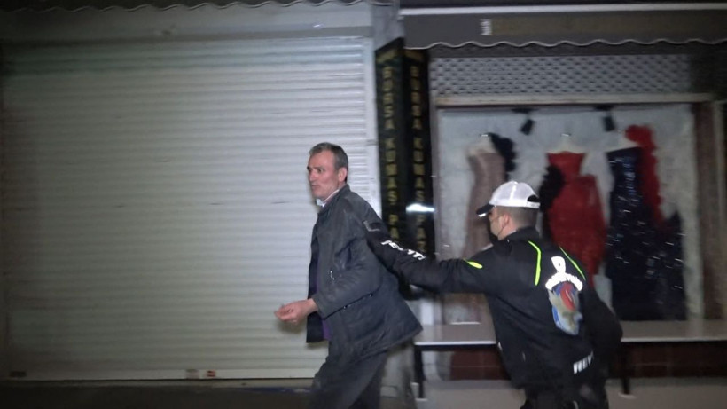 Sokağa çıkma yasağını delip tehdit etti 10 dakika içerisinde 4 farklı ceza yedi - Resim: 3
