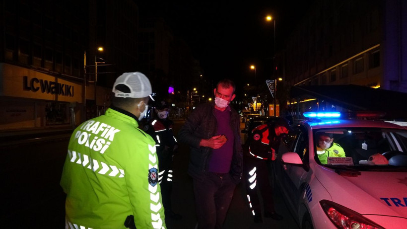 Sokağa çıkma yasağını delip tehdit etti 10 dakika içerisinde 4 farklı ceza yedi - Resim: 4