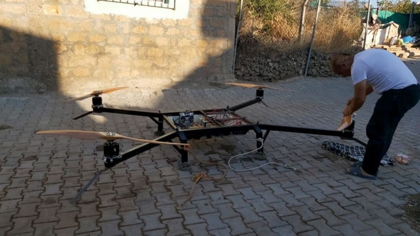 Siirt'te kıt kaynaklarla uçan araba yaptı buzdolabı motoruyla uçurmayı başardı - Resim: 3