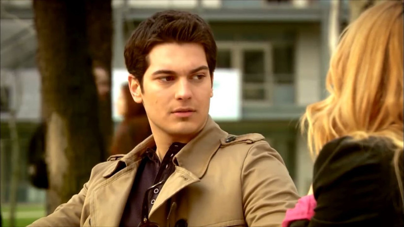 Çağatay Ulusoy'un Arka Sokaklar ve Recep İvedik'te figüran olduğu görüntüler olay oldu - Resim: 1