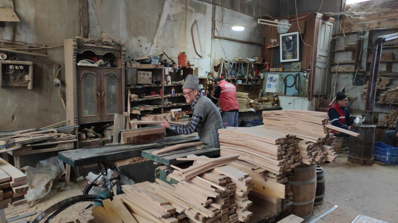 Bursa'da 74 yıldır bu işi yapıyor taleplere yetişemiyor! Parmaklarının ucu yok - Resim: 1