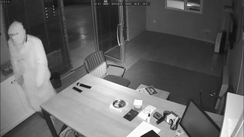 Yılbaşı gecesi İstanbul'da film gibi olay! 5 milyonluk lüks cipte kadın kılığında yakalandı - Resim: 3