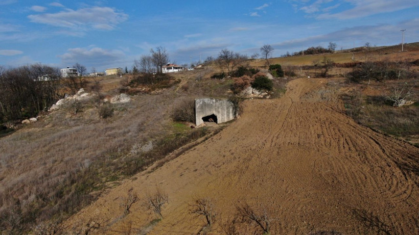 İznik'te tarlasının ortasında bulunan 2 bin yıllık mezarın sırrı çözüldü - Resim: 3
