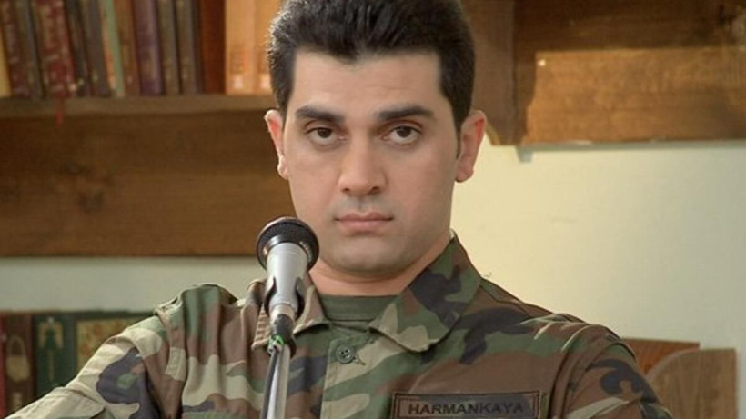 Popstar Bayhan 'rahibeler baktı' deyip her şeyi Exxen'de anlattı: Annem fare zehrini... - Resim: 2