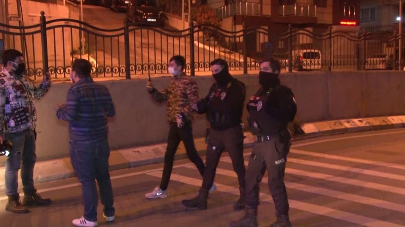 Pendik'te arabayla evin bahçesine uçtular! 'Her şeyden ceza yedik' deyip güldüler - Resim: 3