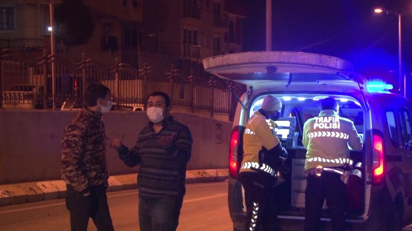 Pendik'te arabayla evin bahçesine uçtular! 'Her şeyden ceza yedik' deyip güldüler - Resim: 4