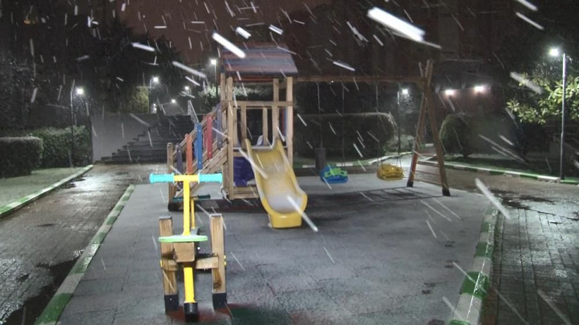 İstanbul karla birlikte beyaza büründü! Bakın nerelerde yağdı - Resim: 4