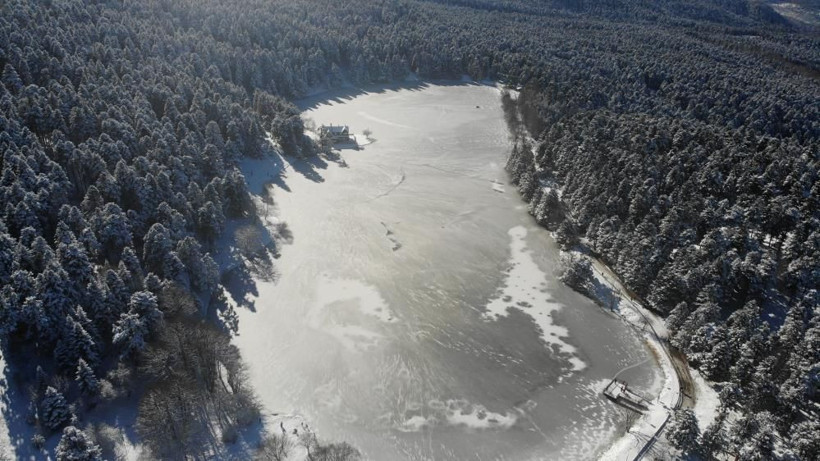Bolu'da kısıtlama öncesi akın başlattılar! Tatilciler eşsiz manzarada karın keyfini çıkardı - Resim: 1