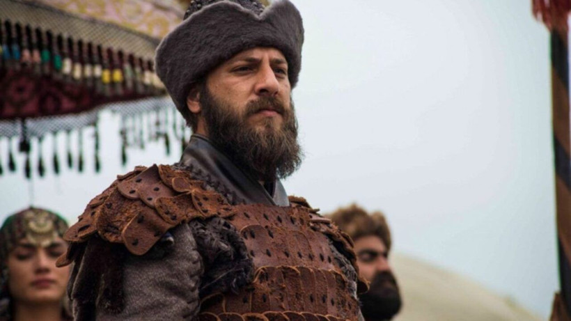 Uyanış Büyük Selçuklu yıldızı Kaan Taşaner 16 yaş küçük sevgilisiyle yakalandı! - Resim: 1