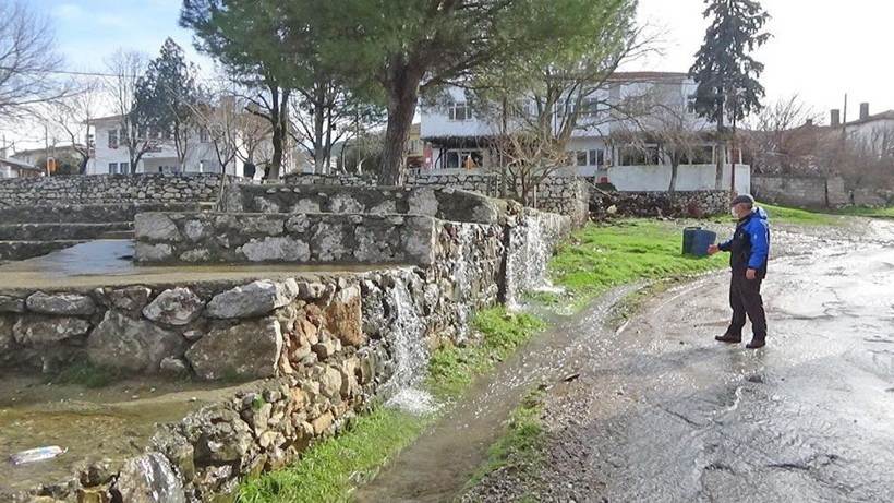 Gören hayret ediyor! Çanakkale'deki bu köyün her yerinden su fışkırıyor - Resim: 1