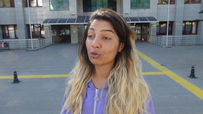 Abisi eve kilitledi o da kendini balkondan aşağı attı! Kaldırımdaki adam ölümden saniyelerle kurtuldu - Resim: 3