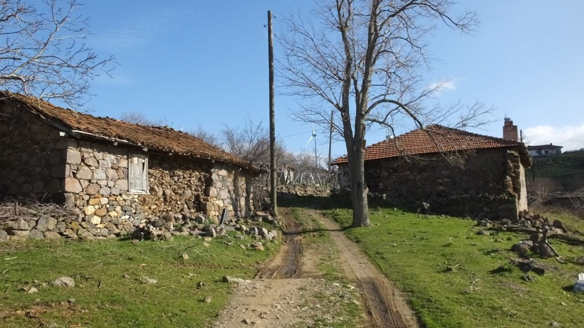 Balıkesir’in hayalet köyü! Sadece iki kişinin yaşadığı köy çöküyor - Resim: 2