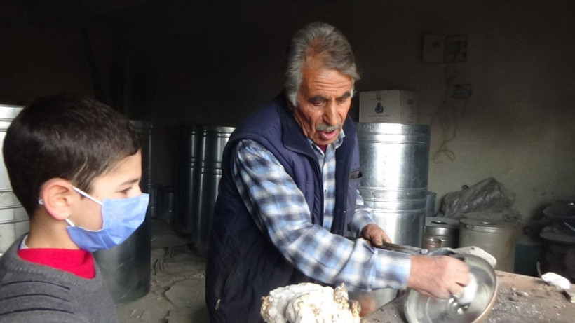 Kırmızı çıktığında insanı zehirliyor! Van'da çocukları 'yapma' diyor - Resim: 4