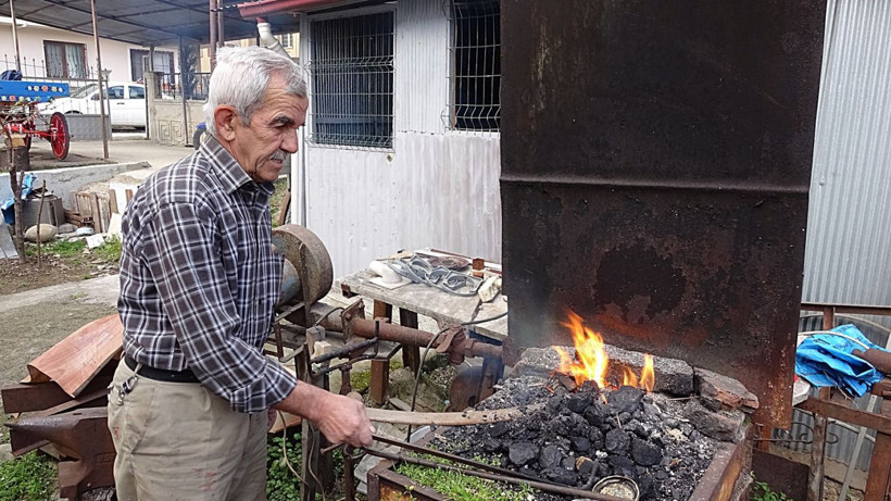 Düzce'de 59 yıldır bu işi yapıyor! Haftada 1 tane üretiyordu gece gündüz çalıştı - Resim: 1