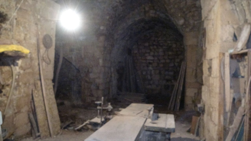 Mardin'de dudak uçuklatan fiyata satışa çıkarıldı! İçinde tünel ve mezarlar var - Resim: 3