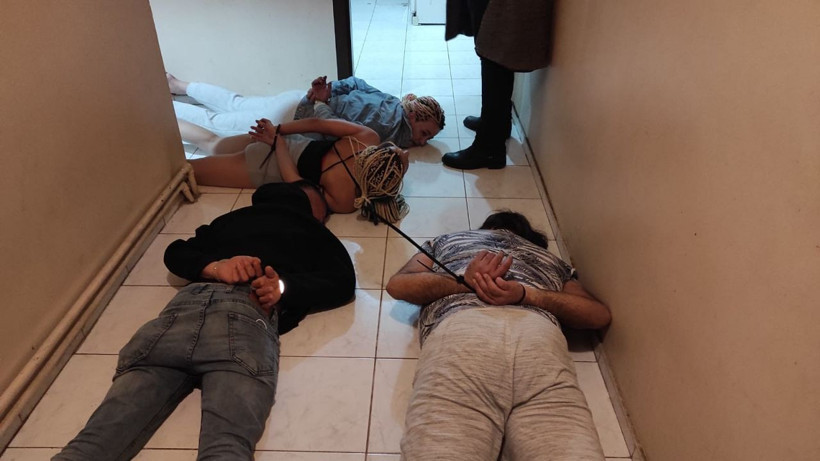 Ankara, Antalya ve Iğdır'da yarasa kızlara baskın! Cinsel ilişkiyle kandırıyorlar - Resim: 2