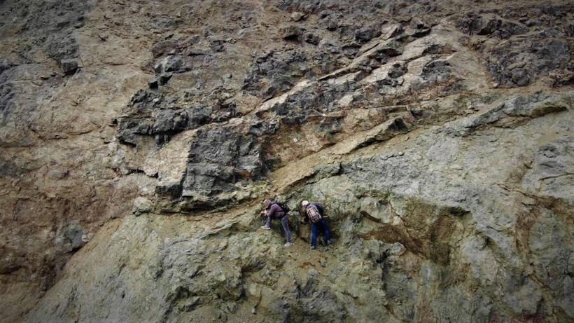 Bu ailenin tek işi süs taşı avlamak! Komando gibi dağlarda gezerek süs taşı arıyorlar - Resim: 2