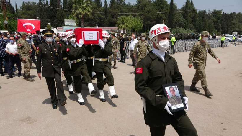 Osmaniye Şehit Mustafa Çalım'ı son yolculuğa uğurladı! Gözyaşları sel oldu - Resim: 2