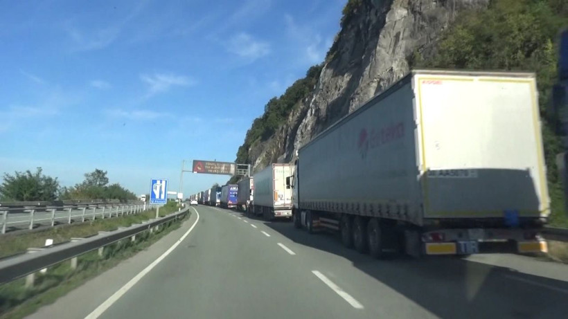 Artvin'in Sarp Sınır Kapısı'nda 15 kilometrelik TIR kuyruğu - Resim: 2