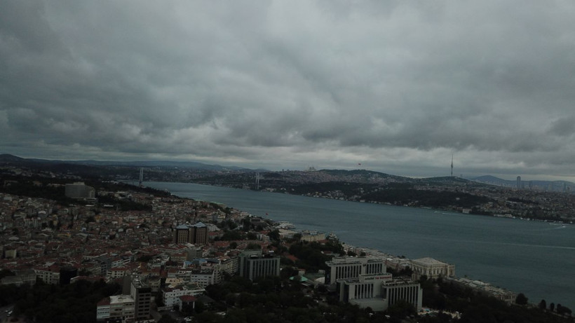 İstanbul'a karanlık çöktü! Şiddetli yağmur trafiği felç etti vatandaş kaçış başlattı - Resim: 2
