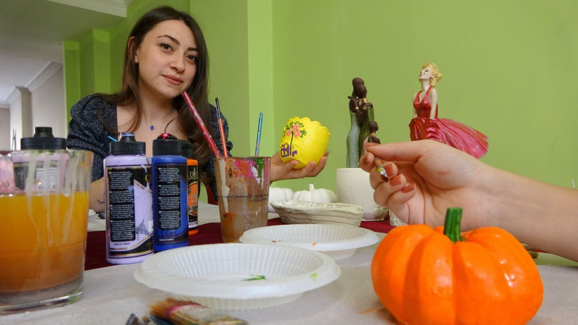 Saksı hayatını değişti Osmaniye'de öğretmenliği bırakıp bu işe başladı! Siparişlere yetişemiyor - Resim: 1