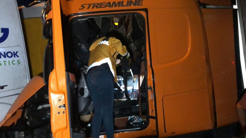 TEM'de 26 aracın birbirine girdiği feci kaza! İstanbul yönü trafiğe kapandı - Resim: 4