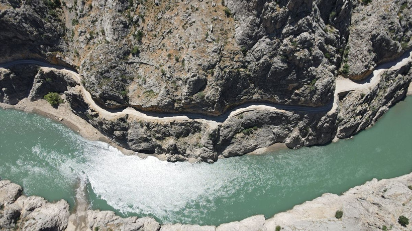 Dünyanın en zor yolu Elazığ'da! Görenlerin nefesi kesildi: 100 yılda sadece 3 km... - Resim: 2