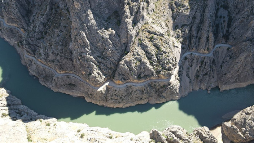 Dünyanın en zor yolu Elazığ'da! Görenlerin nefesi kesildi: 100 yılda sadece 3 km... - Resim: 3