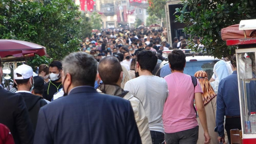 Üç büyükşehirde düşüş sürüyor! Kovid-19 vaka sayısı 67 ilde azaldı, 14 ilde arttı - Resim: 1