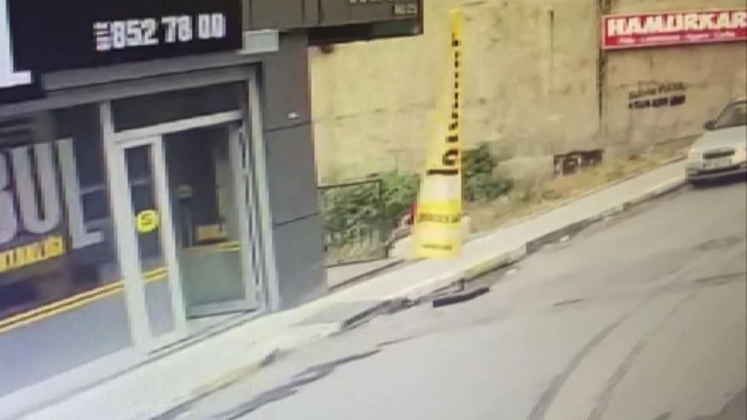 Esenyurt'ta kaldırımda yürüyen çocuk 10 metre boşluğa düşüp öldü - Resim: 3