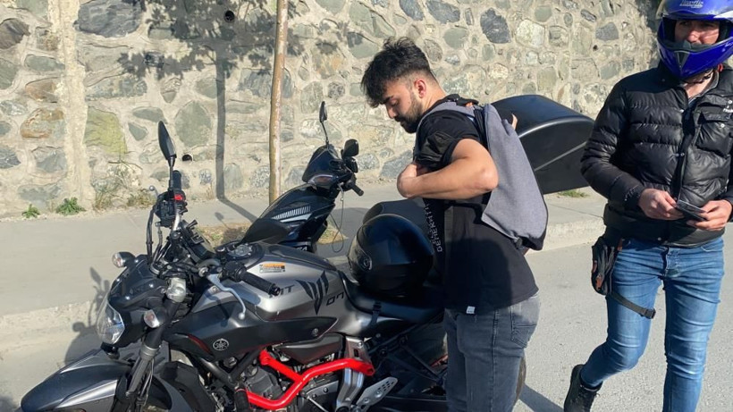 Kız arkadaşıyla motosiklette yer değiştirdi! O gencin yaptığı yanına kalmadı - Resim: 4