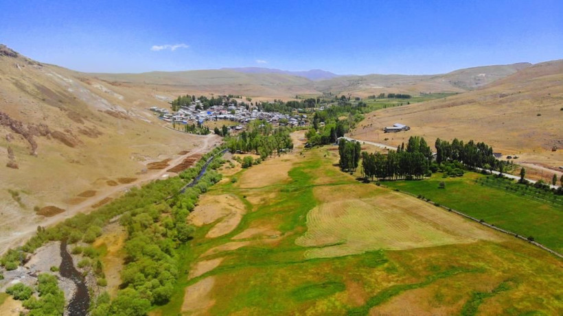 Erzurumlu köyü satılsın diye her yolu deniyor! Şimdi de Züğürt Ağa kılığına girdi - Resim: 1