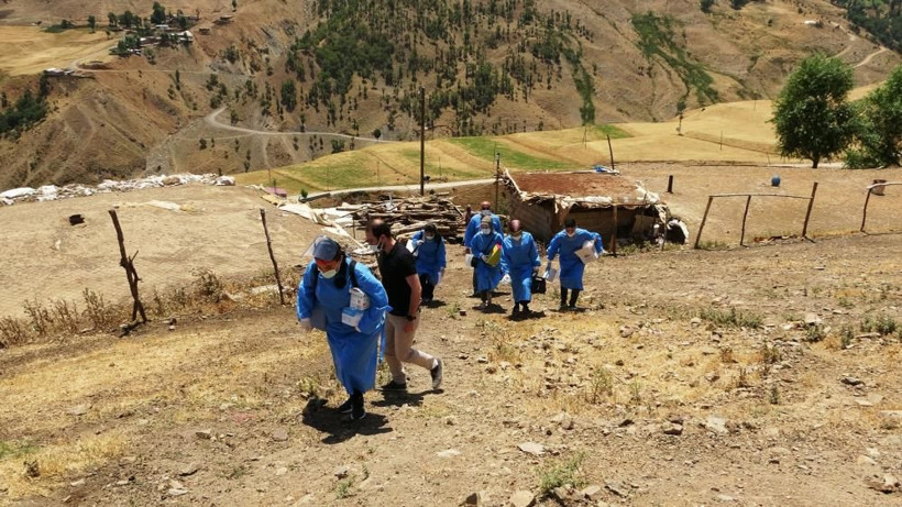 Kilometrelerce yürüyorlar! Muş'ta sağlıkçıların zorlu yolculuğu: Aşı Berivanlara kadar ulaştı - Resim: 4