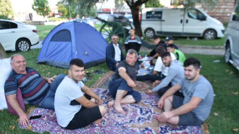 Kırkpınar Güreşleri başladı! Edirne'de tüm oteller doldu güreş severler sokakta sabahladı - Resim: 2