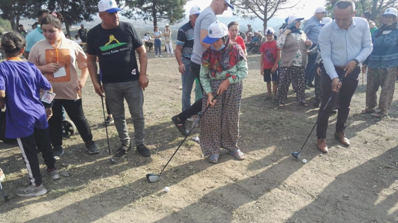 Denizli'de zengin sporu golf köylülerin eğlencesi oldu şalvarlı şampiyonlar - Resim: 3