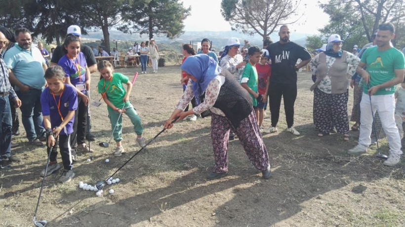 Denizli'de zengin sporu golf köylülerin eğlencesi oldu şalvarlı şampiyonlar - Resim: 4