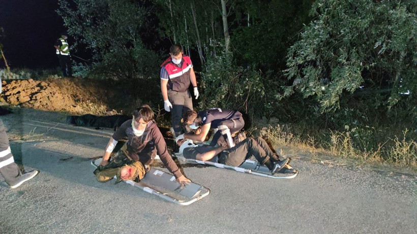 Van'da kaçak mülteci taşıyan takla atıp yandı! 12 kişi feci şekilde öldü, 20 yaralı var - Resim: 3