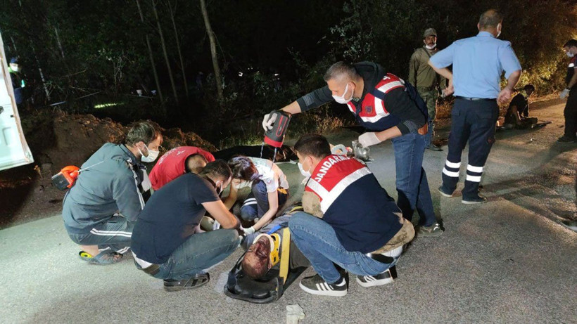 Van'da kaçak mülteci taşıyan takla atıp yandı! 12 kişi feci şekilde öldü, 20 yaralı var - Resim: 4