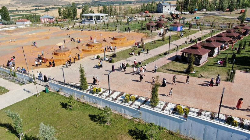 Turistler akın etti! Sivas'ta altın sarısı rengi görenler telefona sarıldı: İlk kez... - Resim: 1