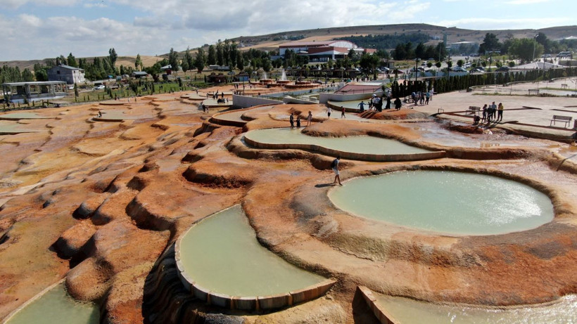 Turistler akın etti! Sivas'ta altın sarısı rengi görenler telefona sarıldı: İlk kez... - Resim: 2